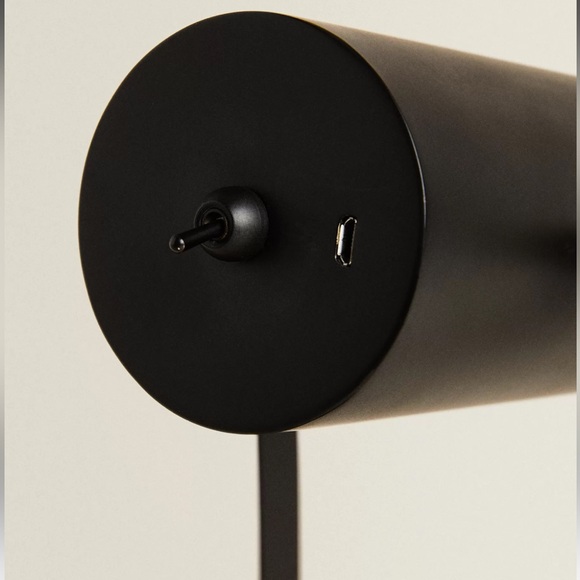 PREOWNED ZARA HOME USB RECHARGEABLE SPOTLIGHT - Picture 4 of 5